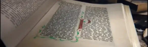 Короткий видео ролик ярко и красочно открывается красивая книжка с текстом