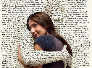 фотография обнимающейся девушки с текстом на странице сайта передает степень юзабилити веб ресурса