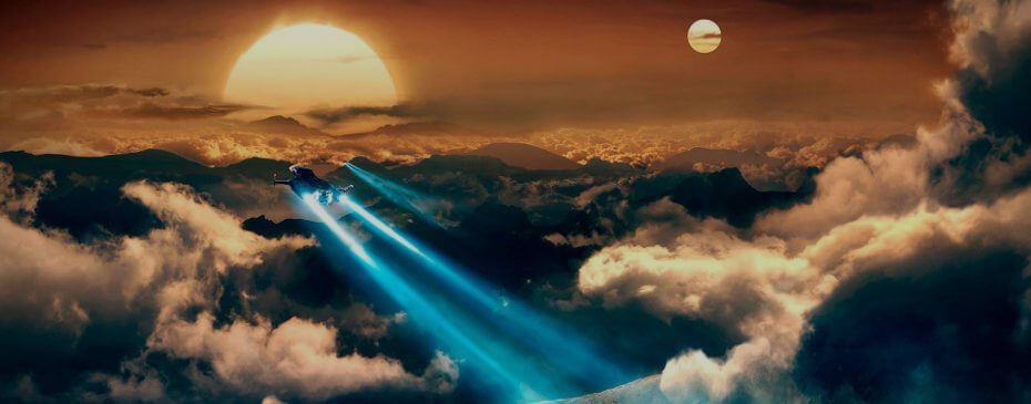 фотография быстро летящего сверхзвукового самолета в небе. Веб студия видиком ускорим загрузку вашего сайта